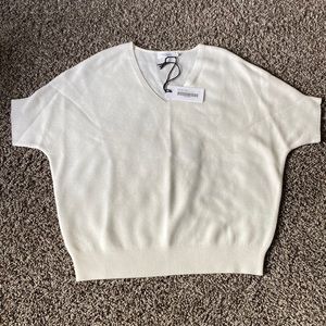 The Reset Essential V Pullover Top